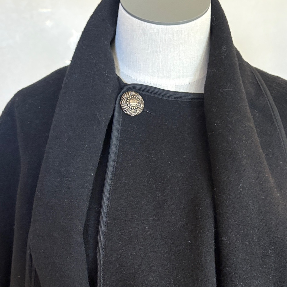Elegant Black/aTartan reversible Cape for Women - Picture 5 of 10